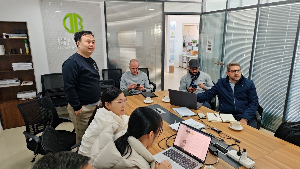 पराग्वे के ग्राहकों ने देबा ब्रदर्स से मुलाकात की, 12,000-सूअर फार्म योजना और उत्पाद की ताकत को अत्यधिक मंजूरी दी